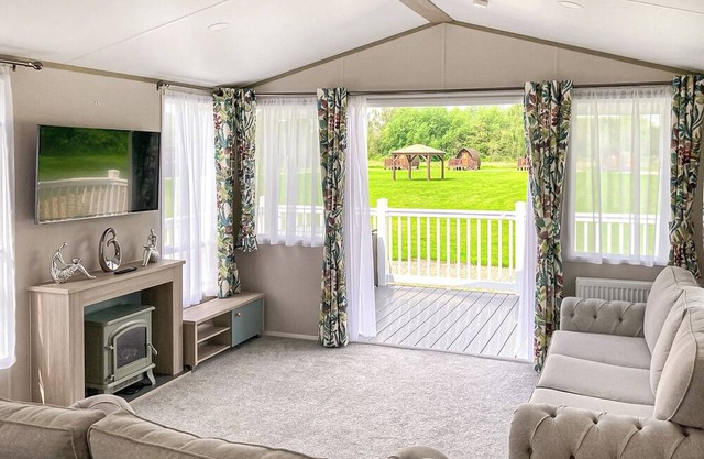 2 bedroom accommodation in Hoddesdon