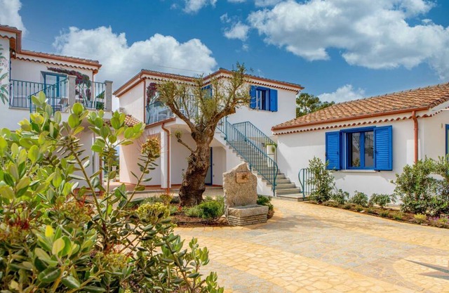 Acquamarina n.6 in residence with swimming pool just 50m from the sea.