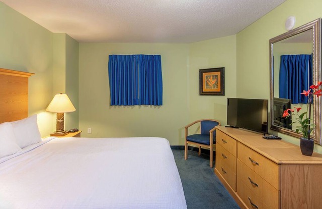 4 Family-Ready Rooms with Stunning Ocean Views and Walkable Attractions