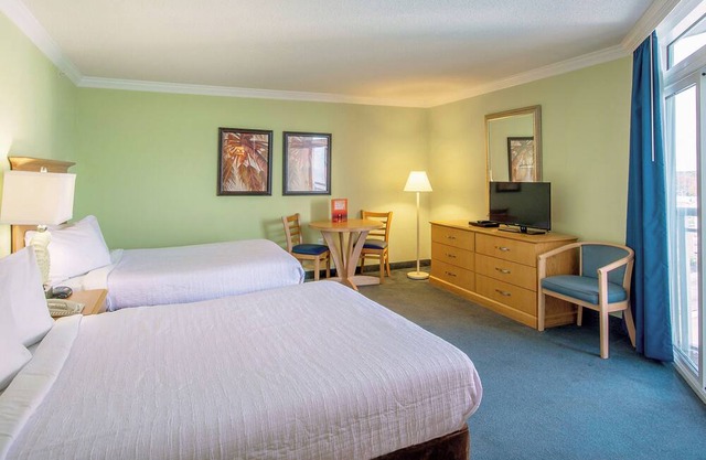 4 Relaxing Beachside Suites Perfect for Couples or Families - with 2 Pools