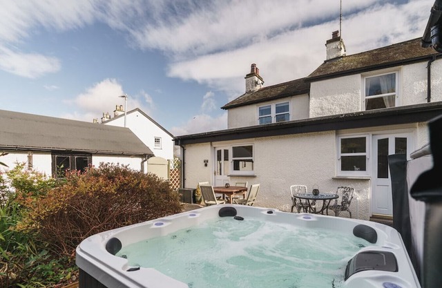 Wansfell View, Central Hawkshead with Hot Tub