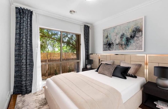 Modern, Stylish Townhouse in Turner – Walk to Cafés, Parks & Canberra City