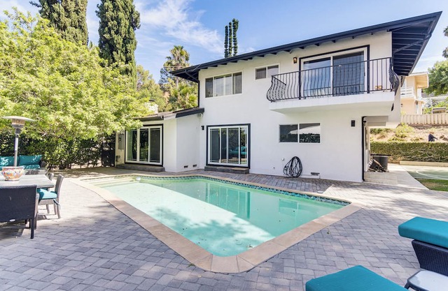 WFH Friendly: Spacious Hillside Retreat in Encino