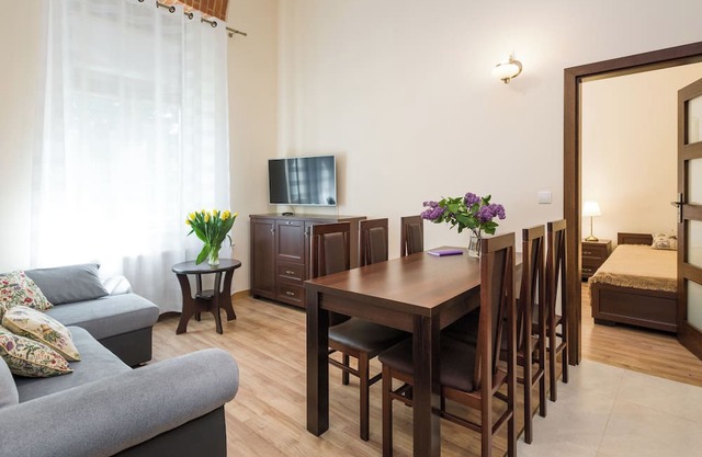 Vanilla 6, 2bdr 2 bth apartment 5min from Krakow's Main Square