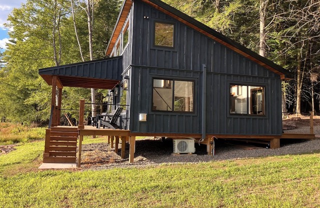 Hemlock Hideaway – Luxury Cabin - Romantic & Remote Getaway in Upstate, NY