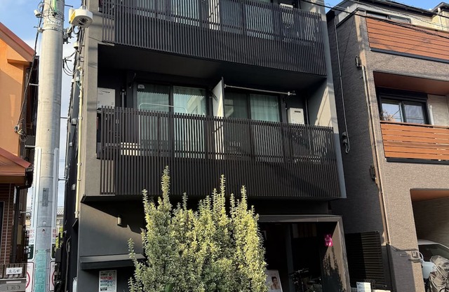 Modern and Comfort Stay Near Temples & Serenity/3A