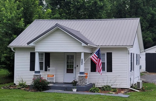 Delightful 2-bedroom house in Jamestown, a short drive from Lake Cumberland