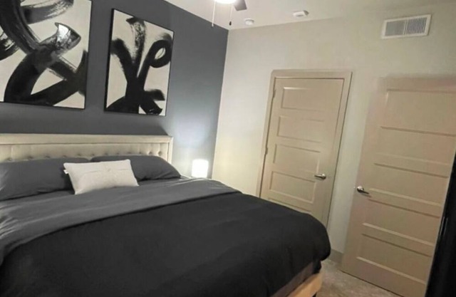 Downtown Retreat with Resort Perks- Pool, Wifi, Pets Allowed