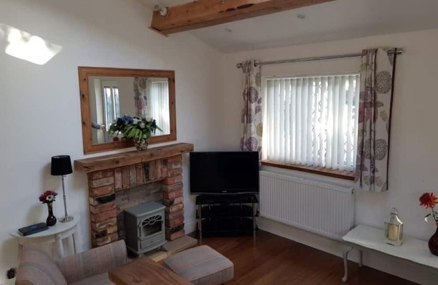 Charming Contemporary Cottage in Saughall – Minutes from Chester