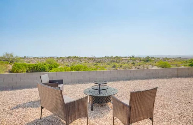 Golf Course, Mountain Views & Warm Amber Lights Desert Oasis