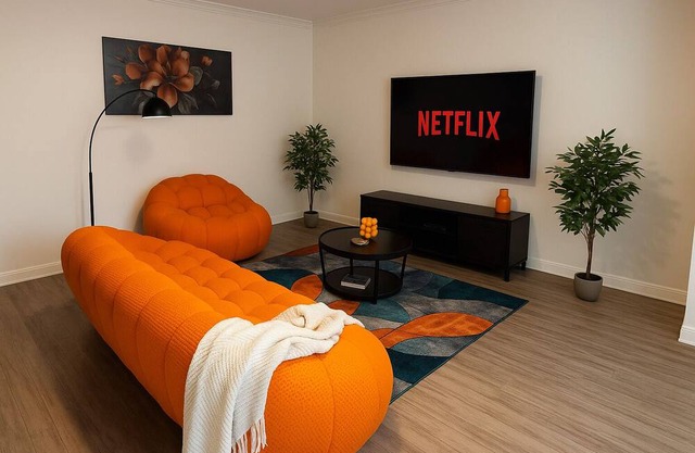 Modern Comfort near Universal