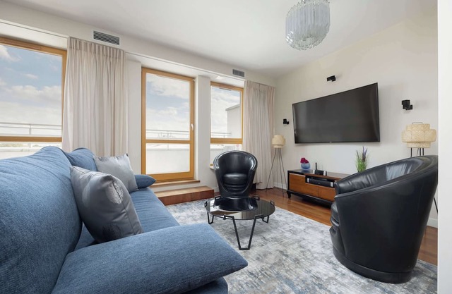Obywatelska 5 | Warszawa | Spacious & Stylish Apartment | Two Parking Spaces |