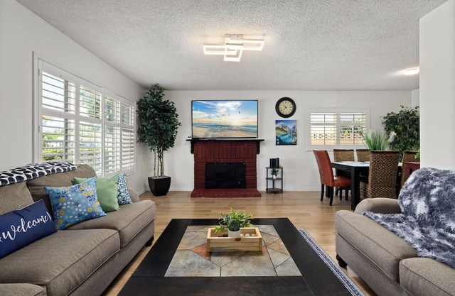 Relaxing Getaway w/Game Room, Pickleball & More