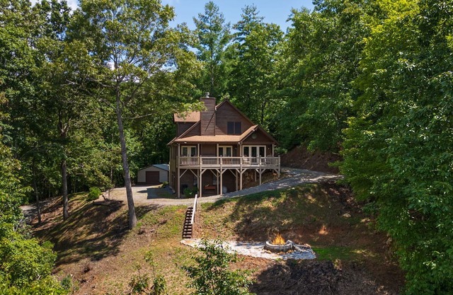 Upscale Cabin with Mountain Views & Starlink Wi-Fi Near Rafting & Blue Ridge!