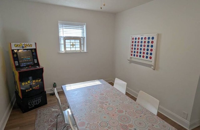 Pet & family friendly home with Arcade Game!