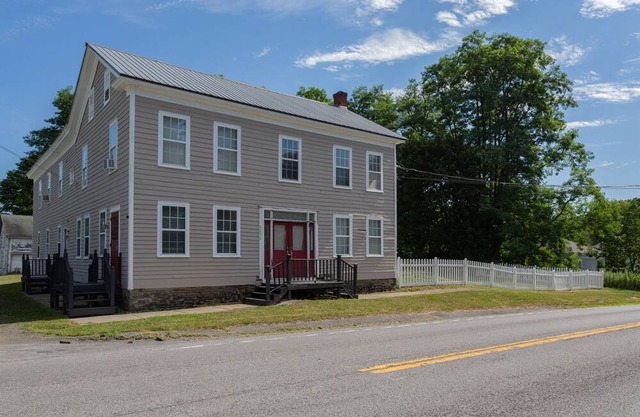 Historic 5-BD 3-BA House In Fly Creek, 10 Mins to Dreams Park