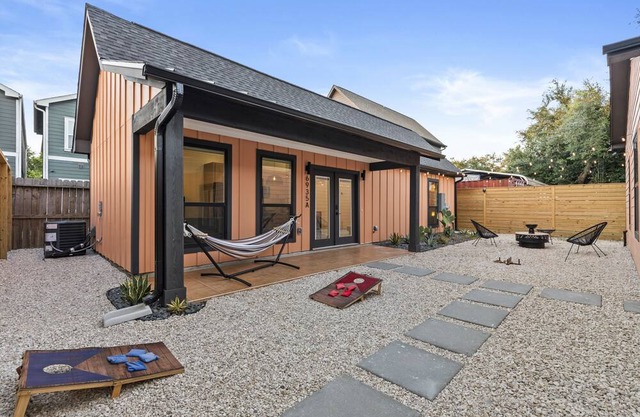 Desert Rose Duo: Modern Home + Stylish Tiny House @EastEndRevitalized