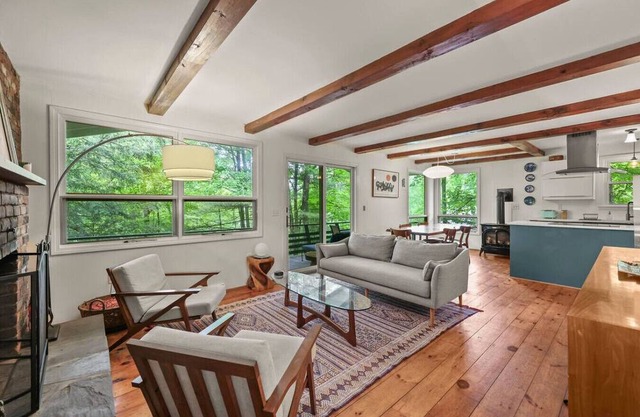 Chic Cottage at Richmond Pond