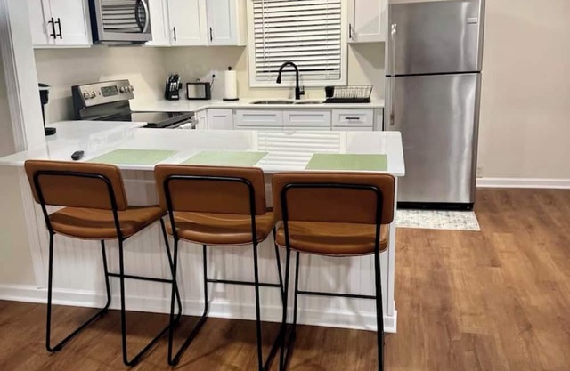 Nalida's Retreat - Cozy 3 Bedroom 2 Bath w/Modern Comforts