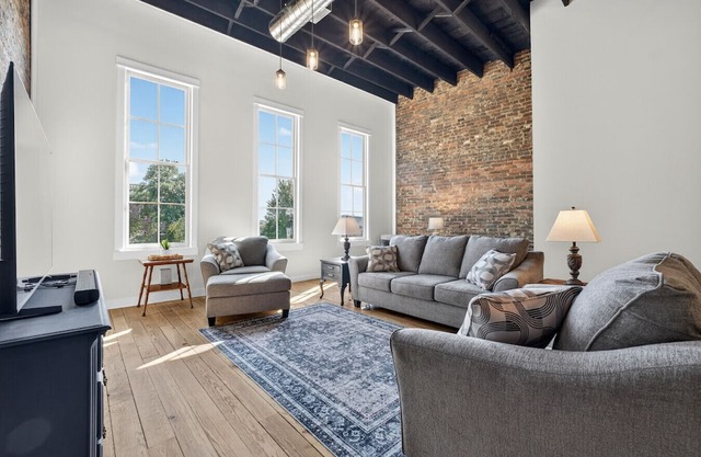 The Courthouse Loft | DWTN LXRY LOFT