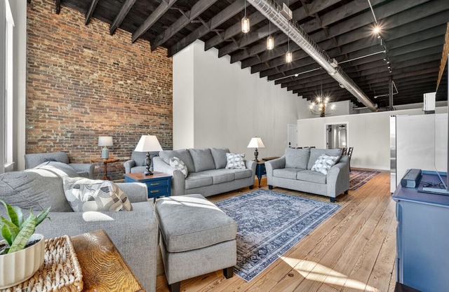 THE LOFTS | Courthouse + Balcony