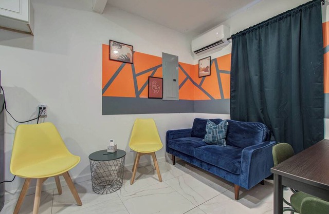 Charming Houston Getaway – 2BD/1BA & Yard