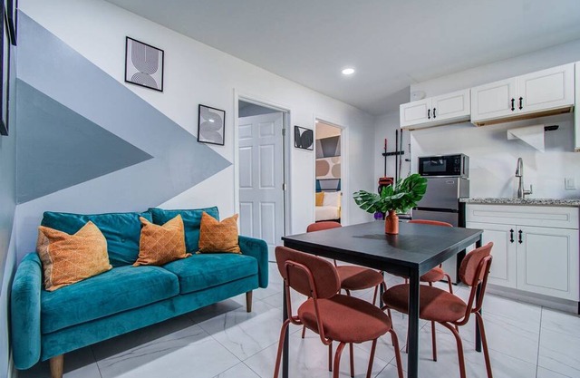 Modern 2BR Houston Stay | Central & Cozy