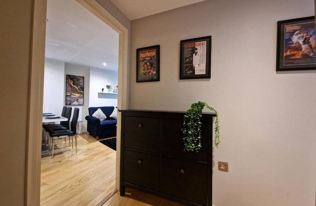 Deluxe Two-Bedroom Vauxhall Apartment