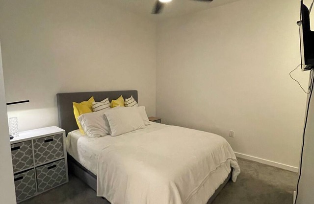 Modern 1BR EaDo Gym, Pilates, Pool & Roof Lounge