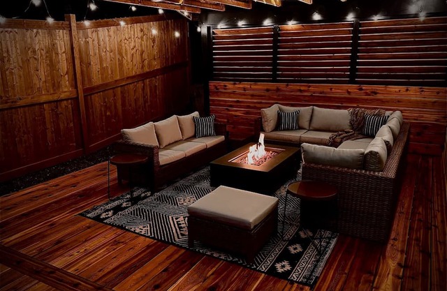 The Hidden Gem - Large Patio, Fire Pit & Outdoor Seating + King & Queen Beds