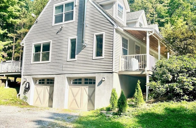 Family/Pet Friendly Cape close to Cornell and Ithaca College
