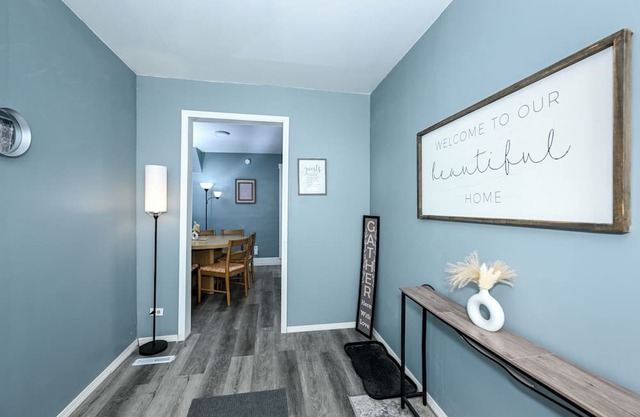 Beautiful 3 BR house in Akron,King bed , Smart Tv in each room & Firepit
