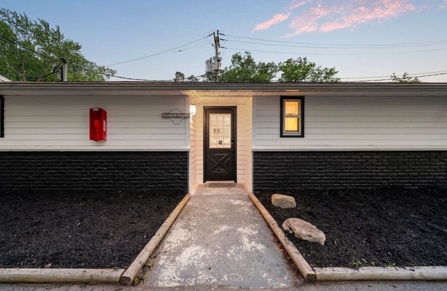 `Boardwalk Bungalow`-2 Beds, 1min walk to Beach!