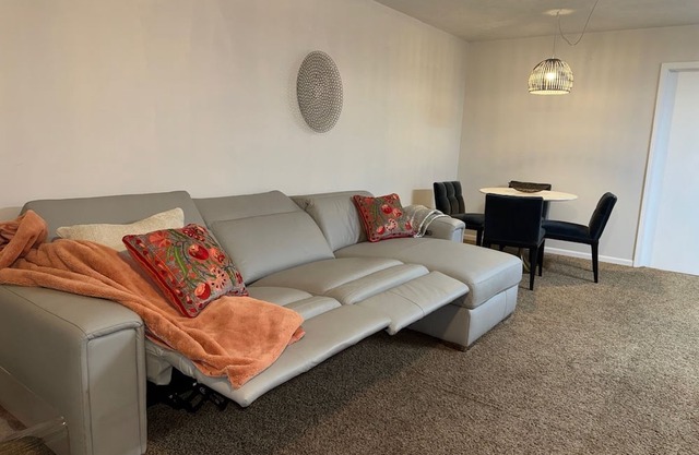Private beachfront 1BR apt with sofa bed in Onekama