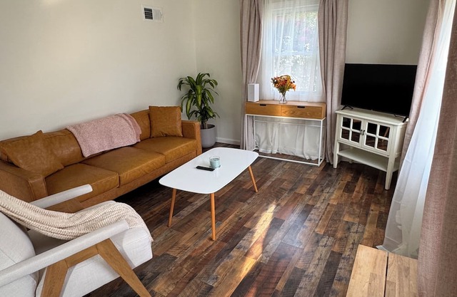 Cozy Modern Comfort Near Old Town Alexandria