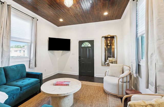 Chic New Orleans Vacation Rental, Sleeps 7, Backyard Oasis Near French Quarter