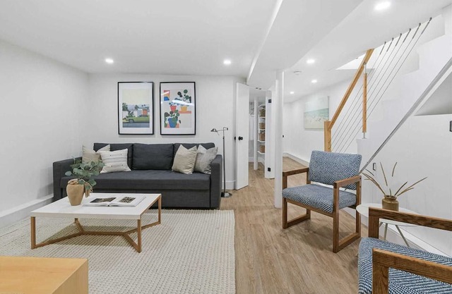 Beautifully renovated one-bedroom in Queen West!