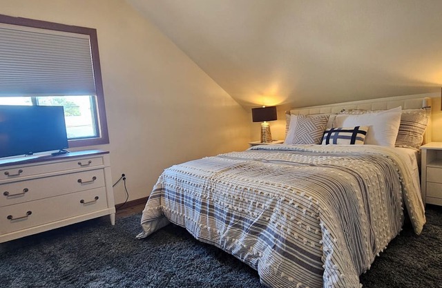 Downtown Digs - upstairs apartment in the heart of downtown Oscoda!