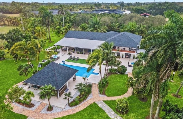 Miami modern farm, pool, tennis/pickleball and soccer