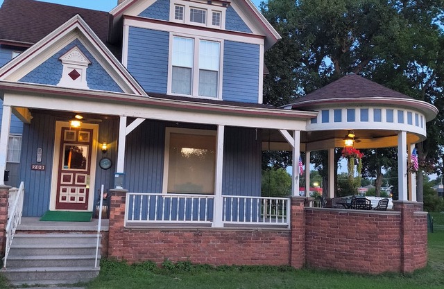 Lovely 5-bedroom house with AC in charming Vassar