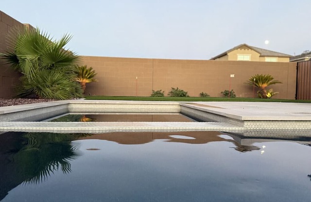 Private Phoenix retreat Minutes from Westgate, Andretti Karting, and TWoods Golf
