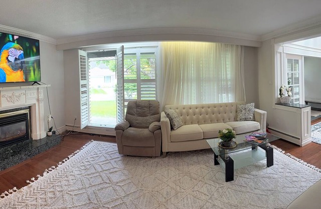 Big family friendly house close to Toronto and YYZ with perfect bbq backyard