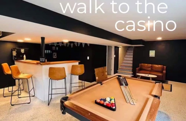 No cleanup chores-Fenced yard, fire pit. Close to I81, downtown. Walk to casino.