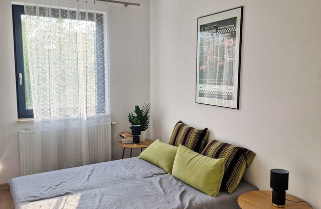Cichy apartament z balkonem i prywatnym parkingiem