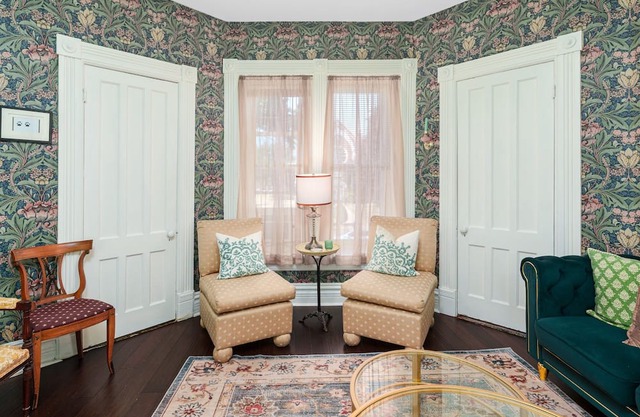 Stylish 3BR Apt | River Views Screen Porch Firepit