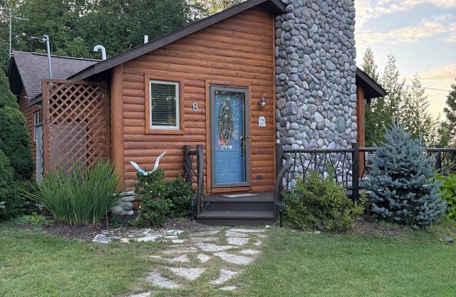 Cabin on Indian River between Burt and Mullet Lakes