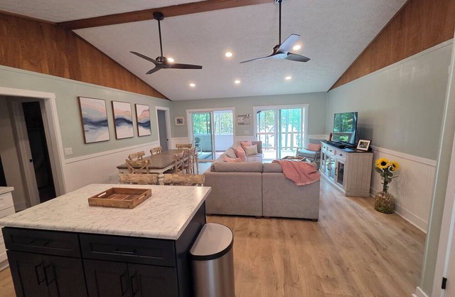 Lake Hartwell Retreat – Across from Jumping Rock & Close to Clemson University