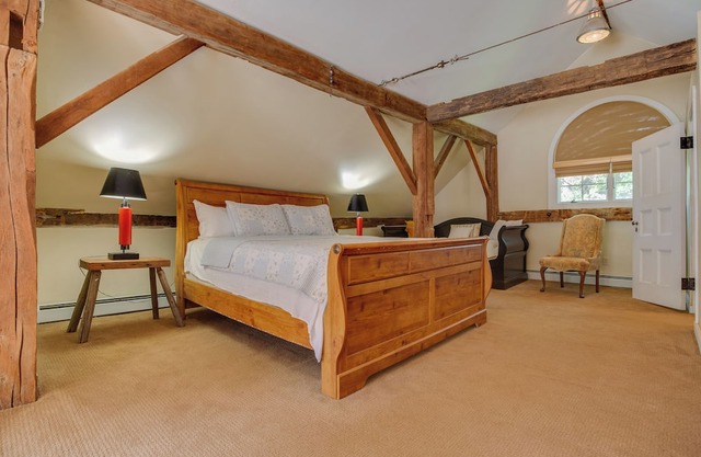 Toad Hall Carriage House-quaint family friendly home on a historic estate