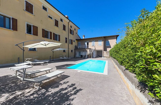 Spacious 2 bedroom apartment with pool
