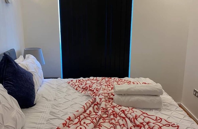 Cozy 1-bedroom apartment, 2 min walk to Barking Station and on-site free parking
